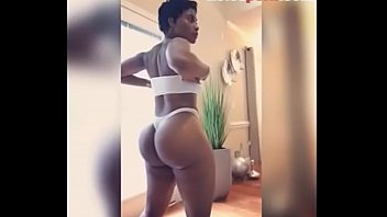 Ebony showing expensive booty